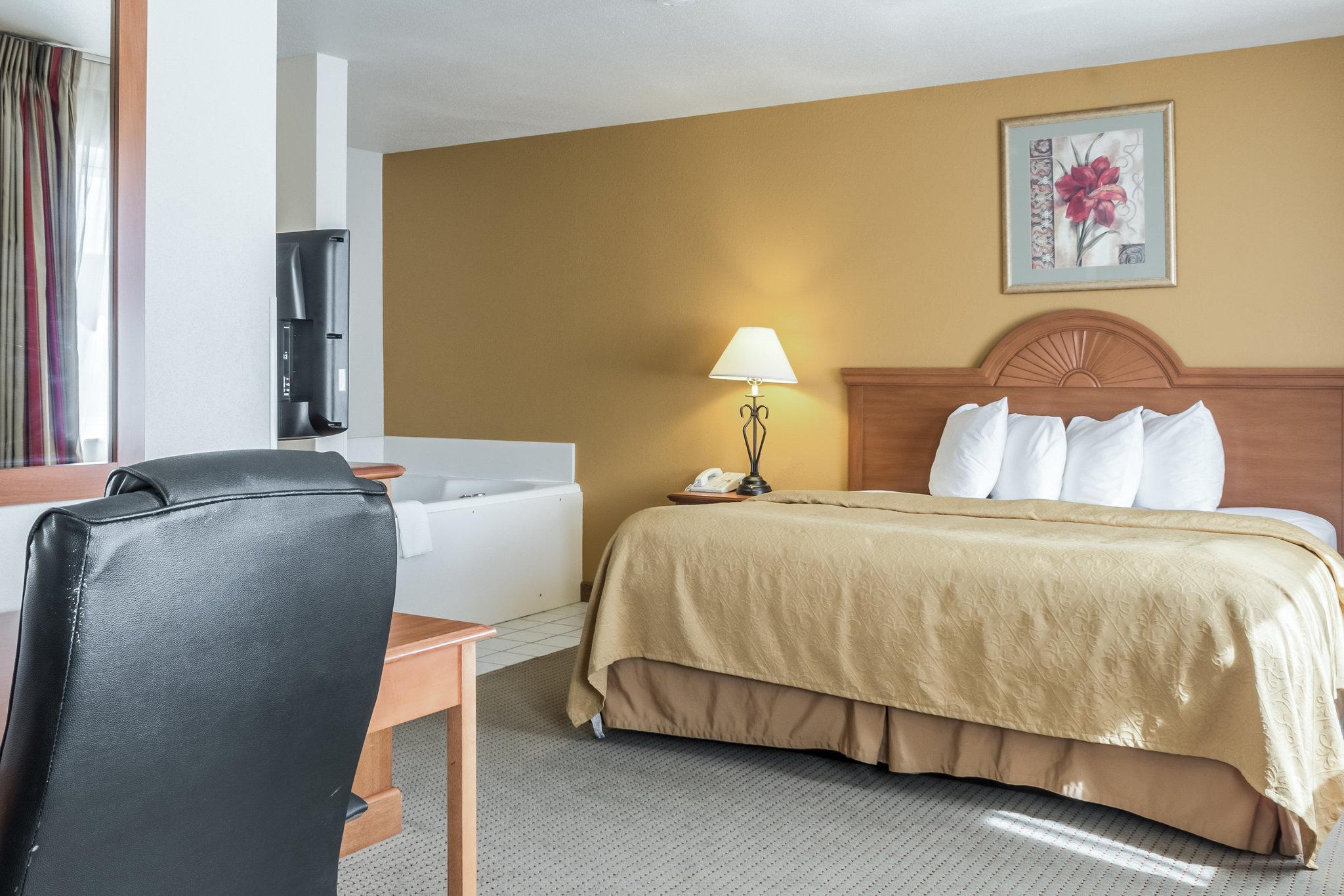 Quality Inn Huron Exteriör bild
