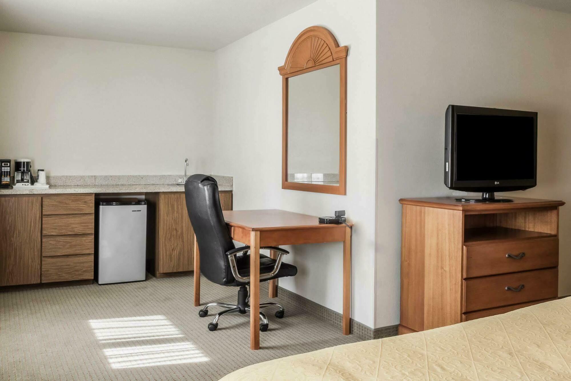Quality Inn Huron Exteriör bild